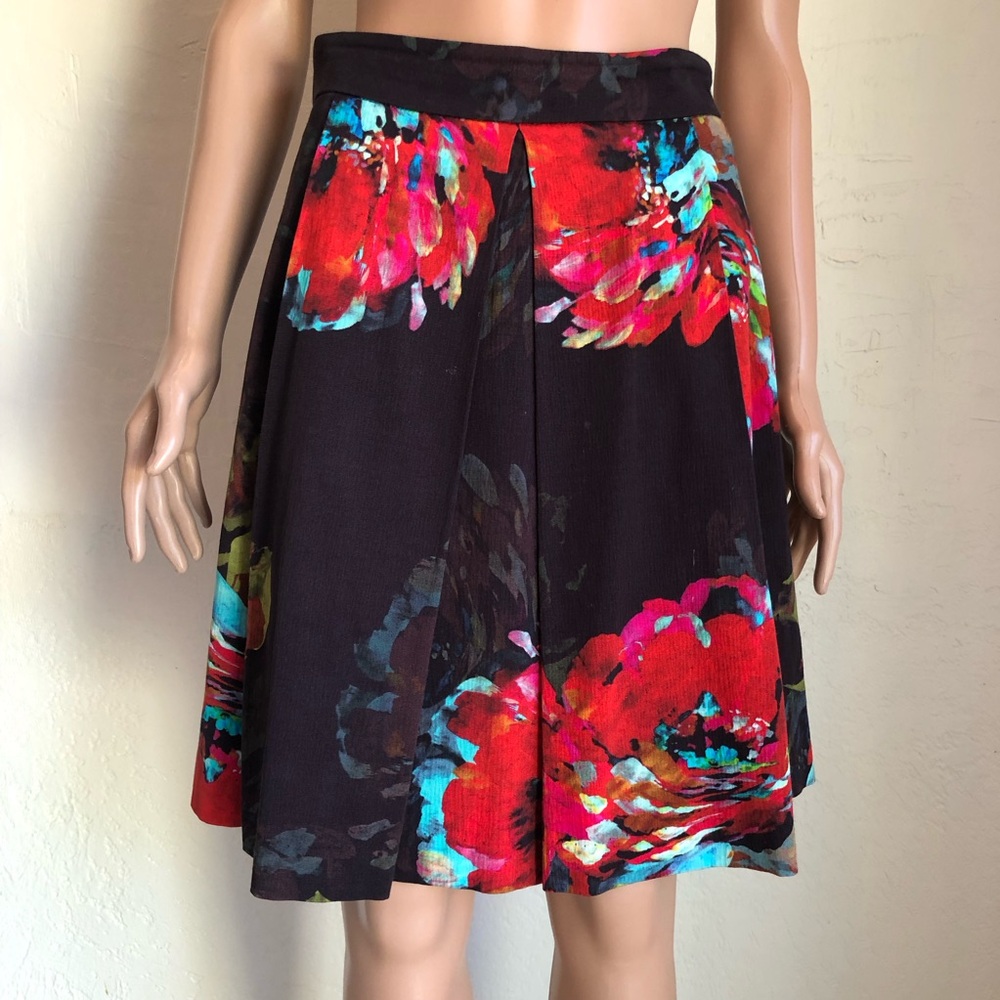 Trina Turk Julienne Flare A-Line Red Floral Faille Skirt Women’s Size XS (2) Zip